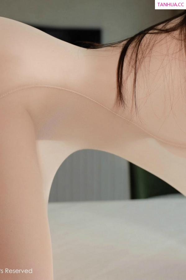   [XiuRen]高清写真图 2025.01.17 No.9775 唐翩翩 丝袜美腿第51张图片